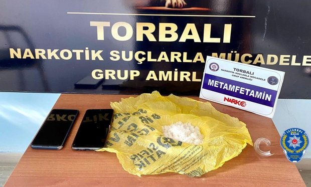 İzmir'de uyuşturucu tacirlerine operasyon...