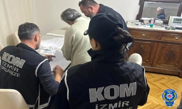 İzmir'de FETÖ operasyonu 14 gözaltı...