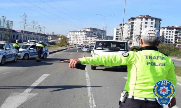 Ordu’da trafik ekipleri 13 bin 402 araç denetledi... 