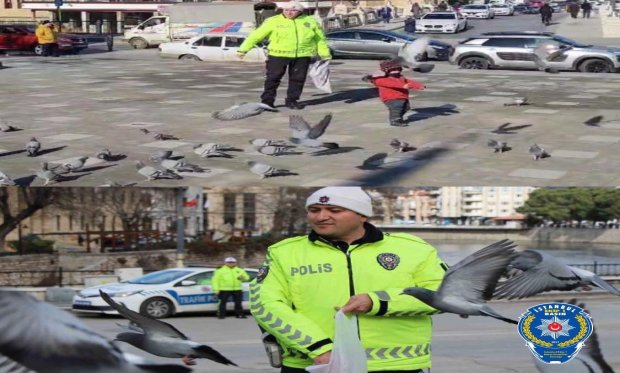 Trafik Polisi Küçük Çocukla Güvercinleri Yemledi, Görüntüleri Yürekleri Isıttı...