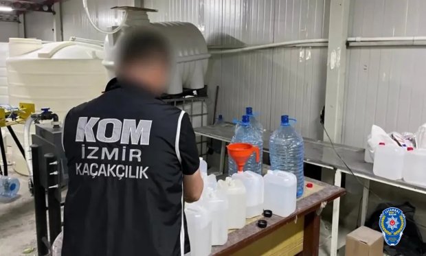 İzmir'de kaçakçılık operasyonu: 8 gözaltı…