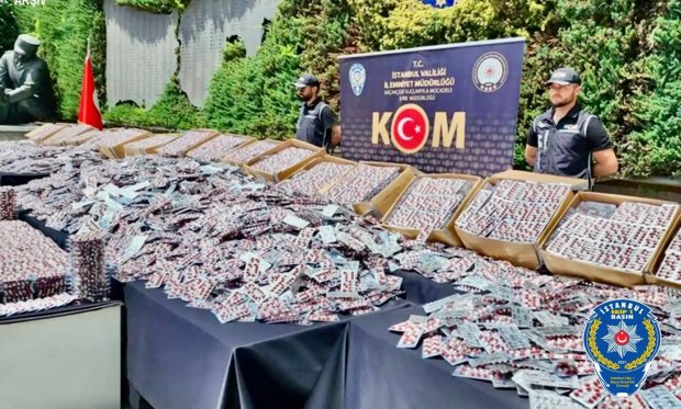 İstanbul'da düzenlenen operasyonlarda 3 milyon 815 bin uyuşturucu hap ele geçirildi…