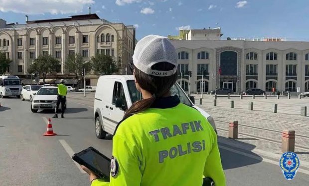 Konya'da trafik magandasına 102 bin 423 TL ceza…..