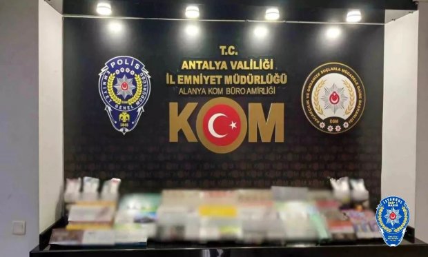 Antalya polisinden kaçakçılık ve rüşvet operasyonu…