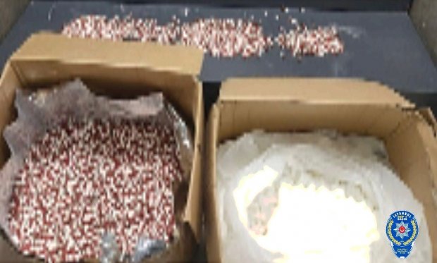 İzmir’de 104 bin 40 sentetik ecza ele geçirildi…