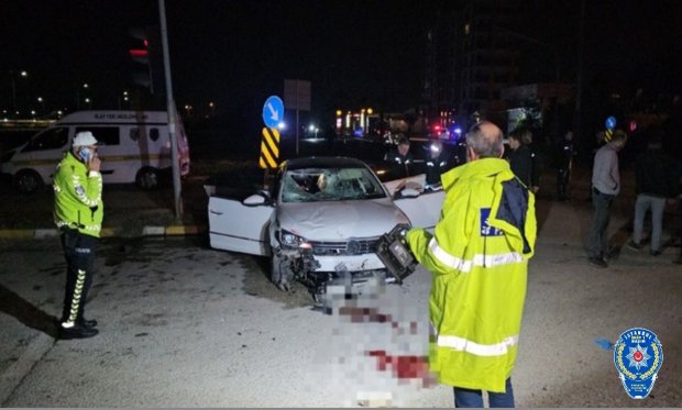 Adana'da uygulama noktasında otomobilin çarptığı polis şehit oldu…