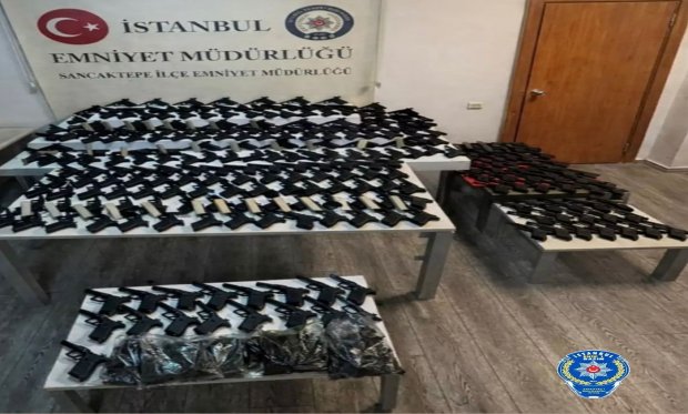 İstanbul, Sancaktepe'de çok sayıda silah ve malzeme ele geçirildi…