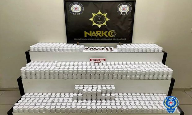 Balıkesir'de bir kamyonette 42 bin sentetik ecza hapı ele geçirildi….