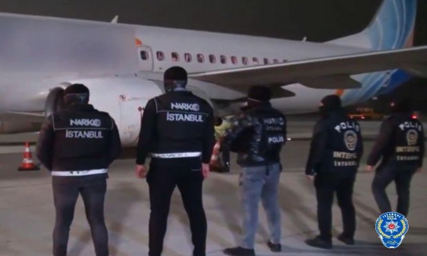 Kırmızı bültenle aranan 3 kişi yurtdışında yakalandı!…