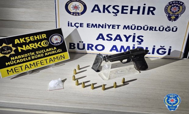 Konya'da polisi görünce kaçan şüpheli araçta uyuşturucu madde bulundu…